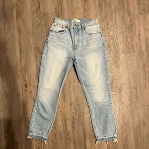 Abercrombie Mom Jean Size 4